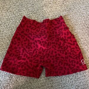Bombshell Sportswear Red Leopard curve short